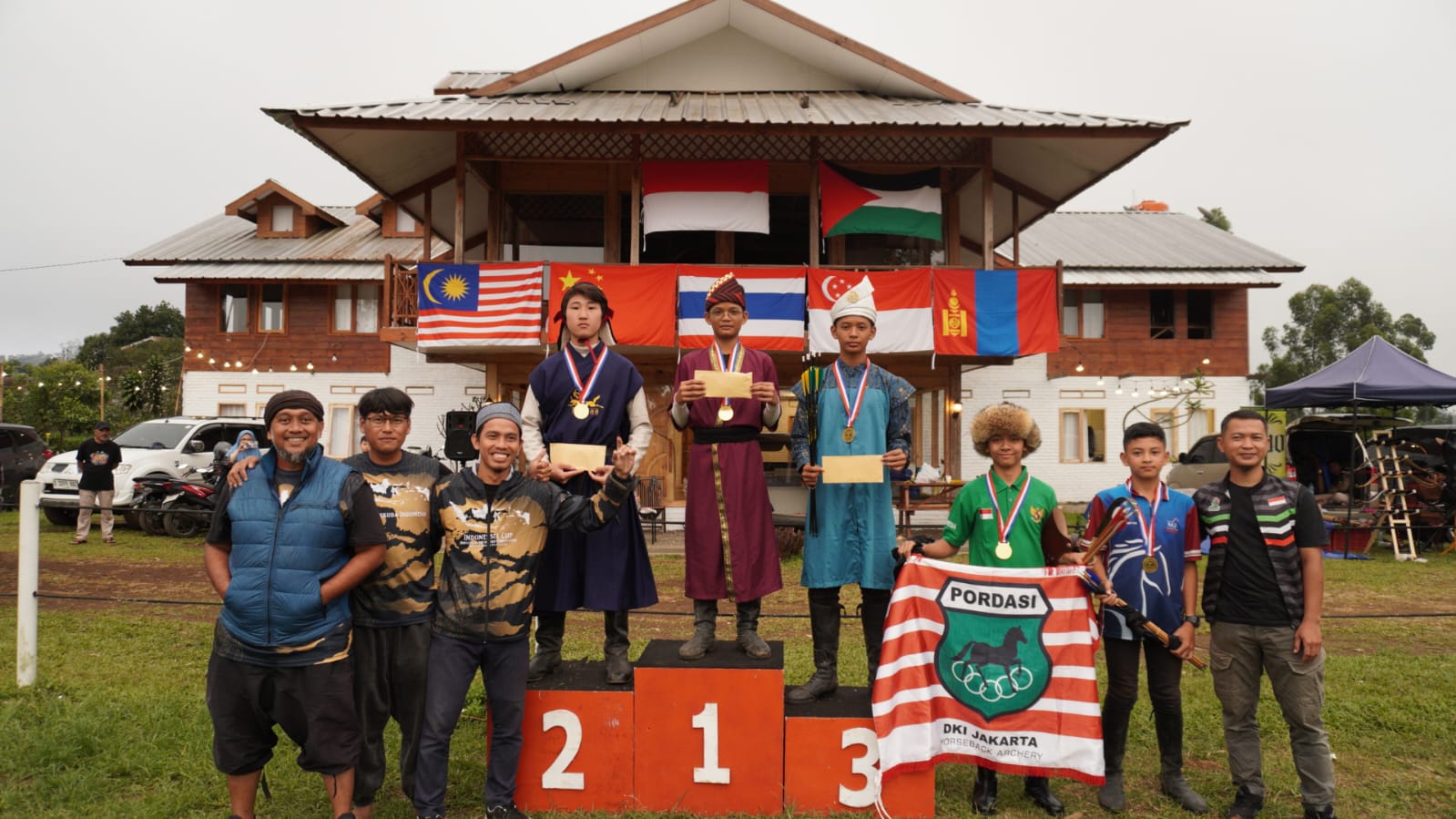 SMP Daarut Tauhiid Boarding School Juara Lomba Horse Back Archery